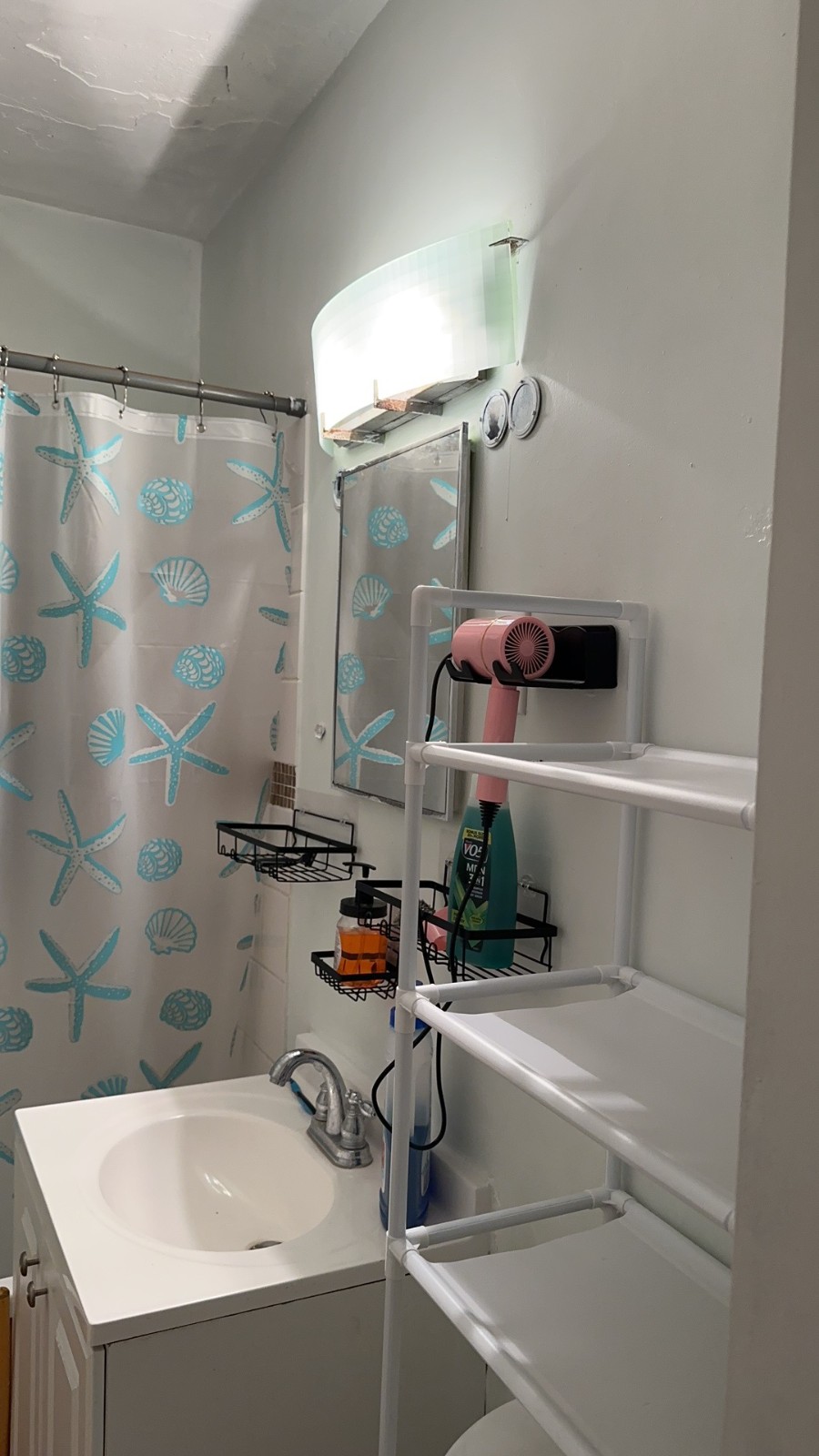 Second floor master bedroom for rent for $550