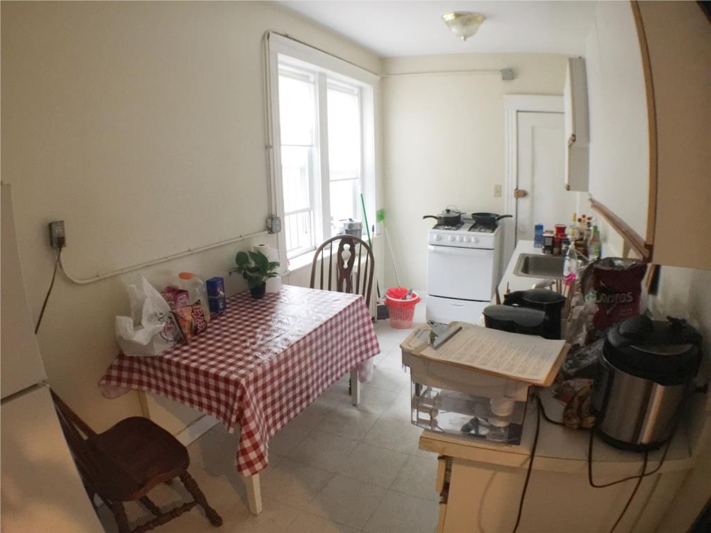 Affordable 1 bedroom, 1 bathroom apartment in Allston for rent! No agency fees! Close to Line B!