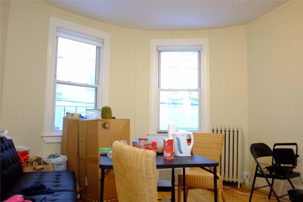 Exquisite 2 bedroom, 1 bathroom apartment in Brighton now for rent! No agency fees!