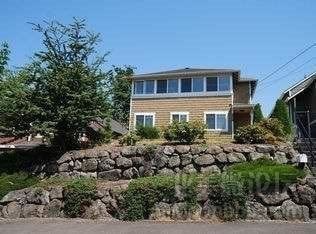 出租，位于beeacon hill ,两房两厅一卫，独立门口出入