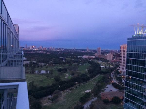 TMC VALET停车 二卧三卫 公园景色 低价转租