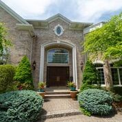 BEAUTIFUL BRICK HOME! MINS TO NYC W/ THEATER! MORE