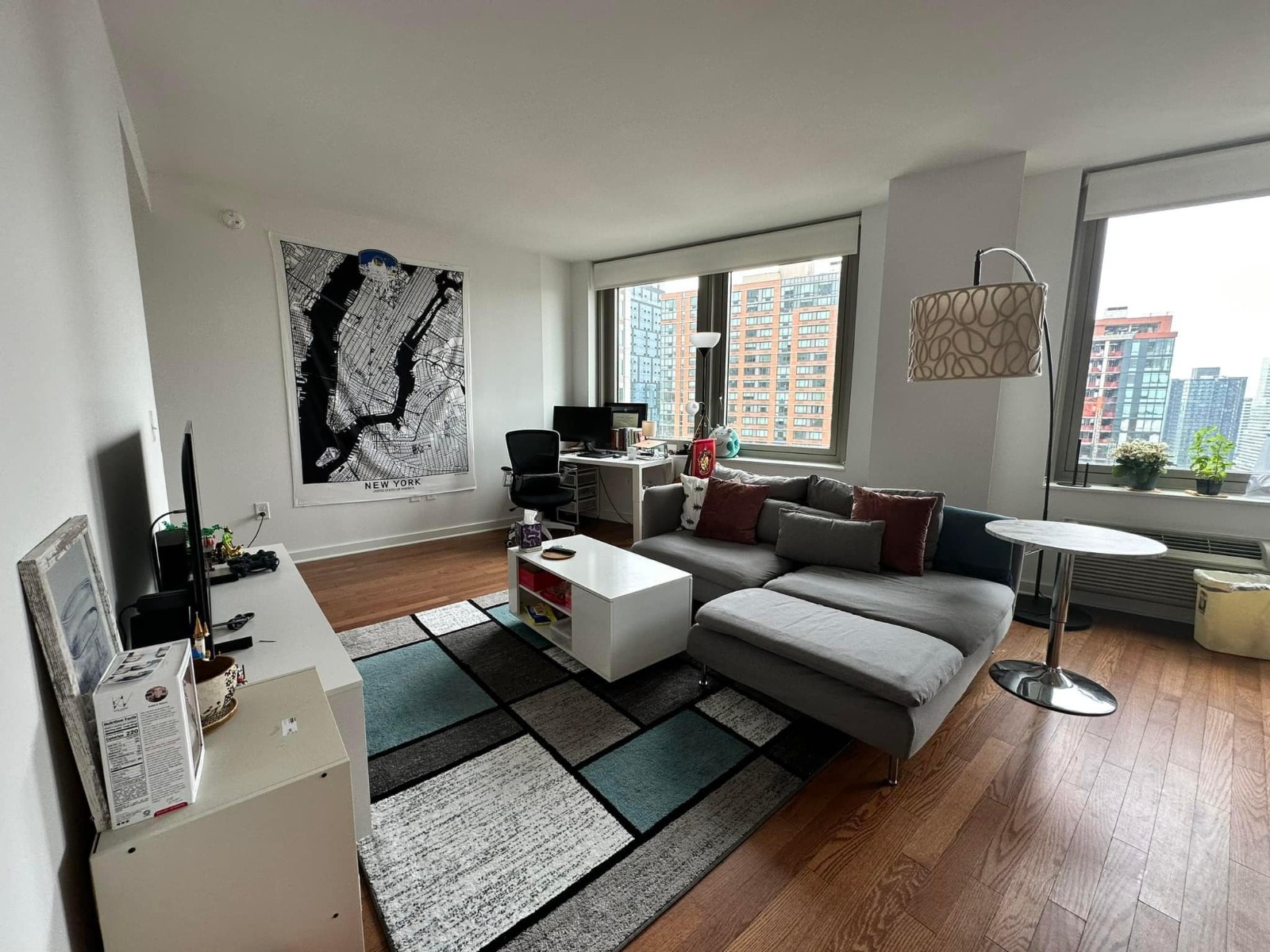 在比你想像中離曼哈頓還近的Jerser City Grove street path地鐵站旁